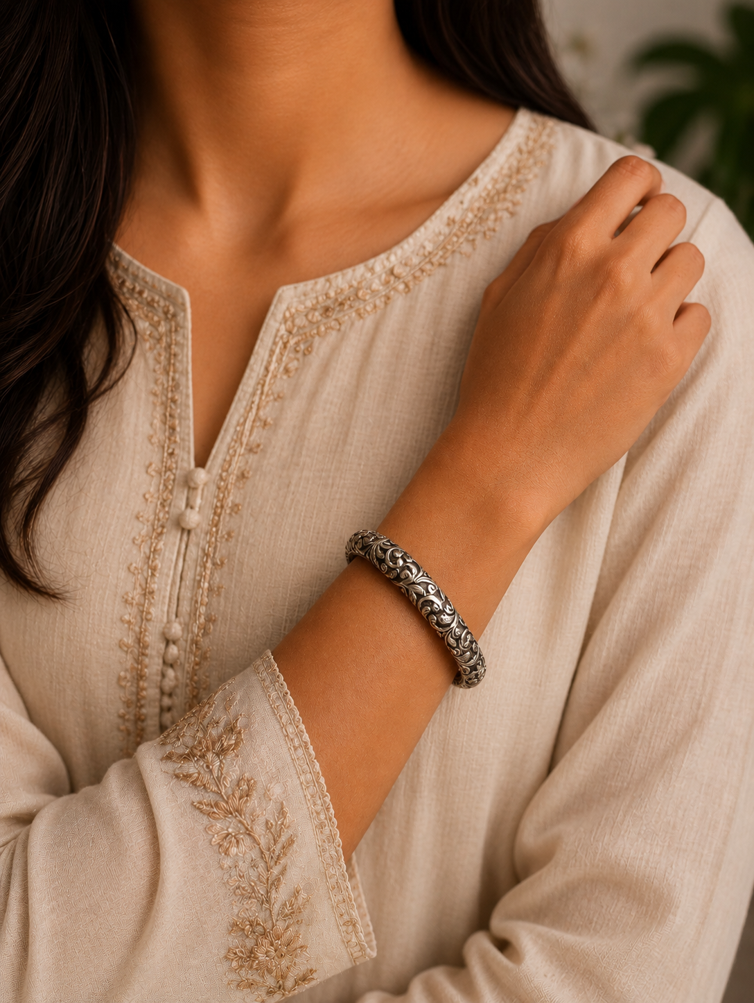 Intricate carving work gradation kada in pure silver