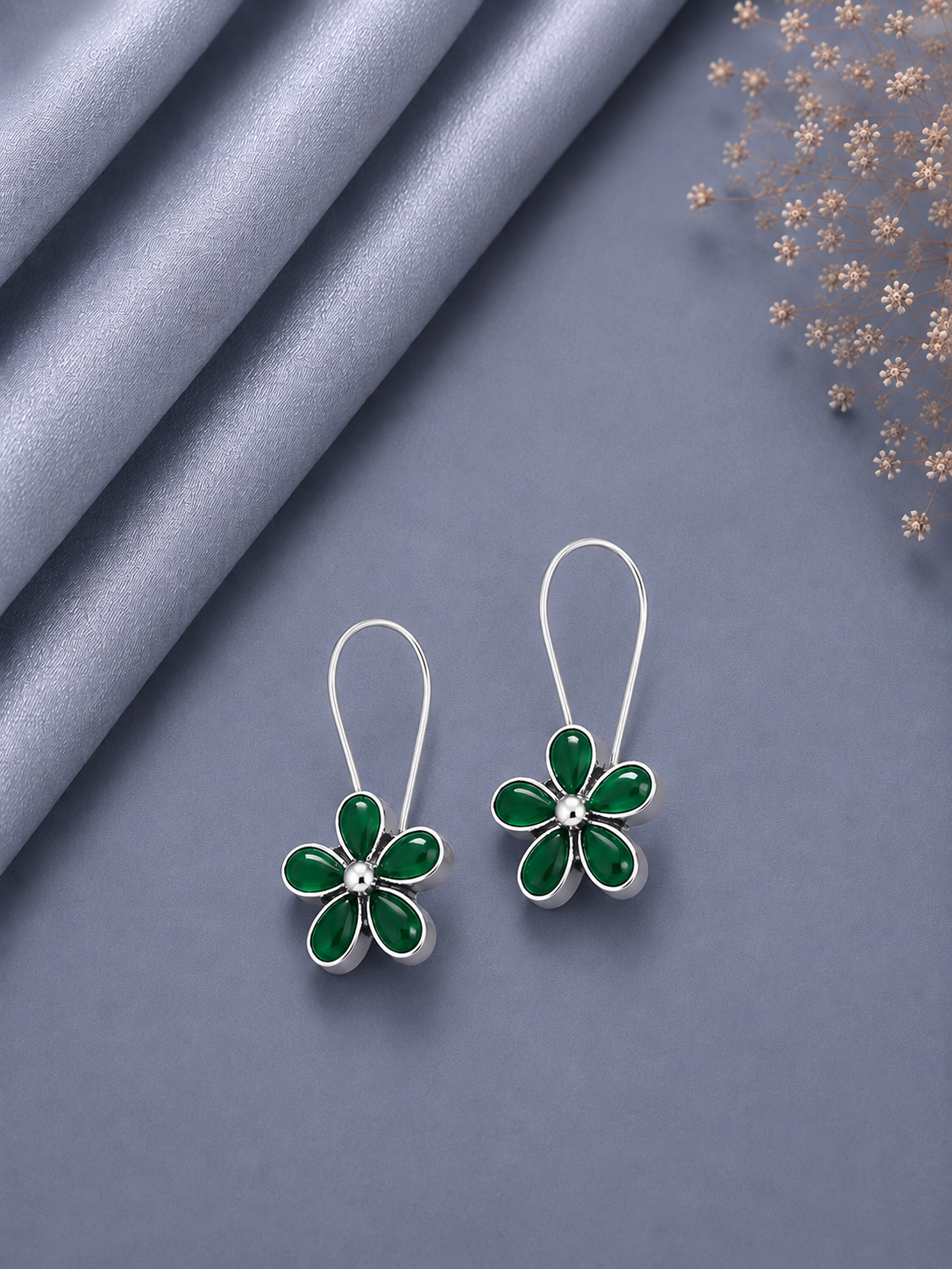 Green onyx flower pattern loops in pure silver (small size)