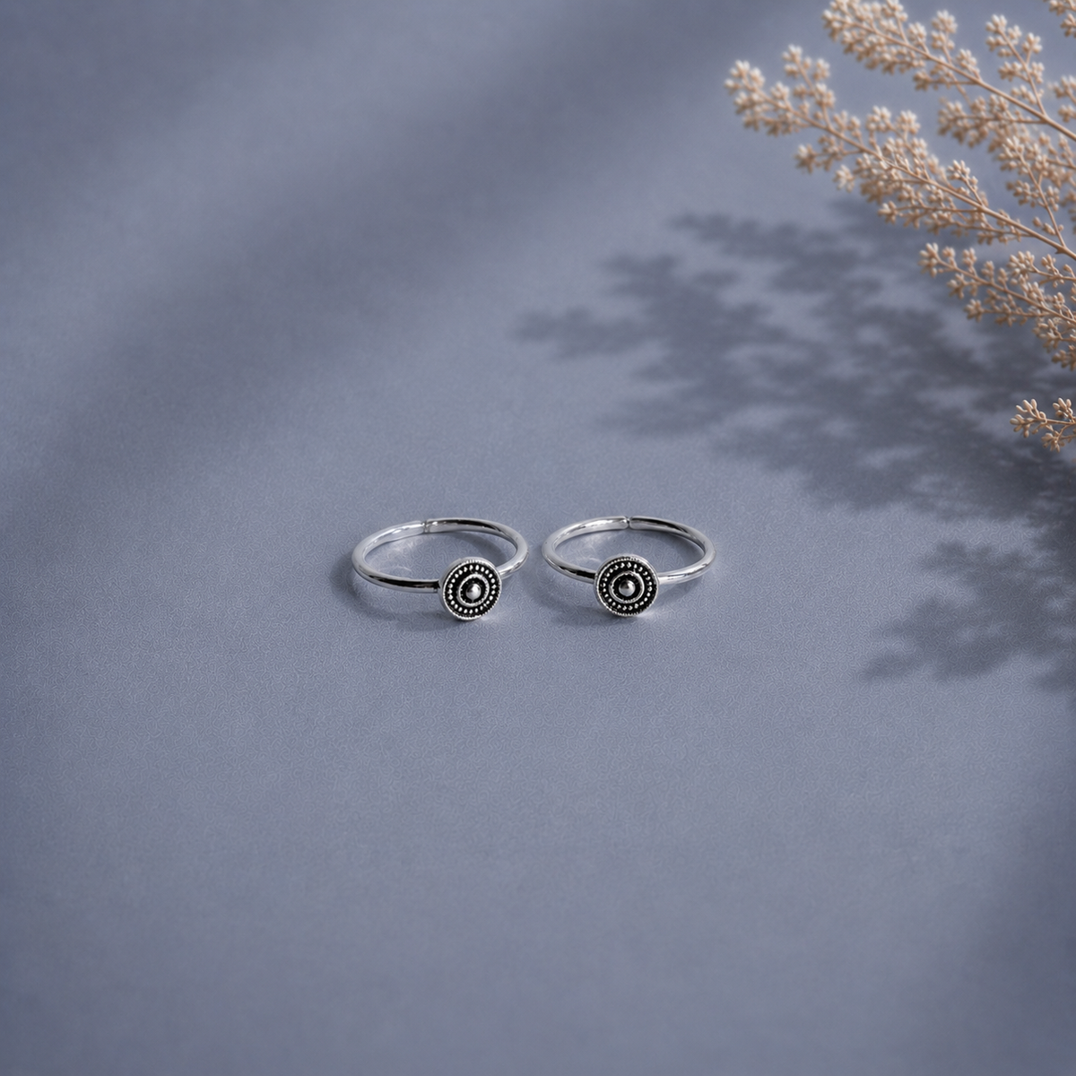 Small round flat rava motif thin band toe ring in pure silver (one pair)