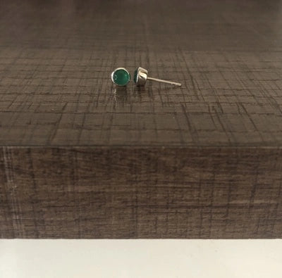 5mm green onyx cut stone bezel setting studs in pure silver