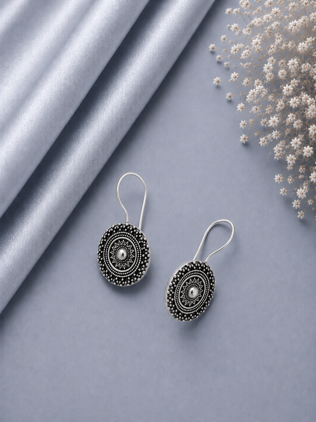 1.7cm diameter carving work round loop earrings in pure silver