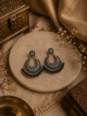 Antique studs with filigree cut work chandbalis and black cut onyx beads in pure silver