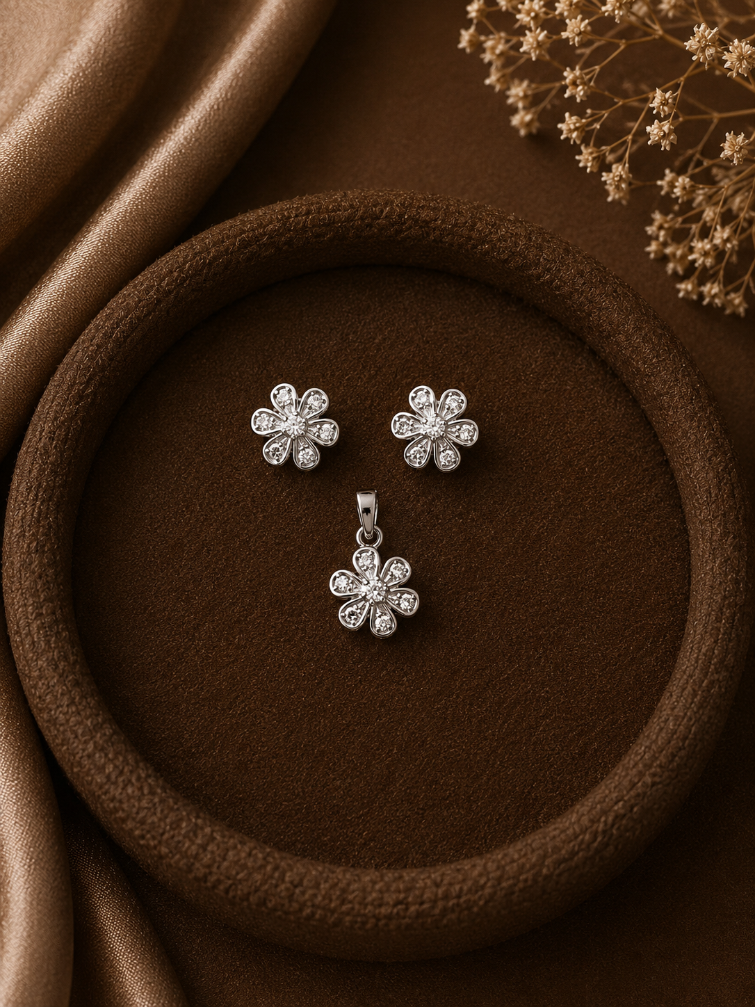Compact flat flower set with cz stones in pure silver