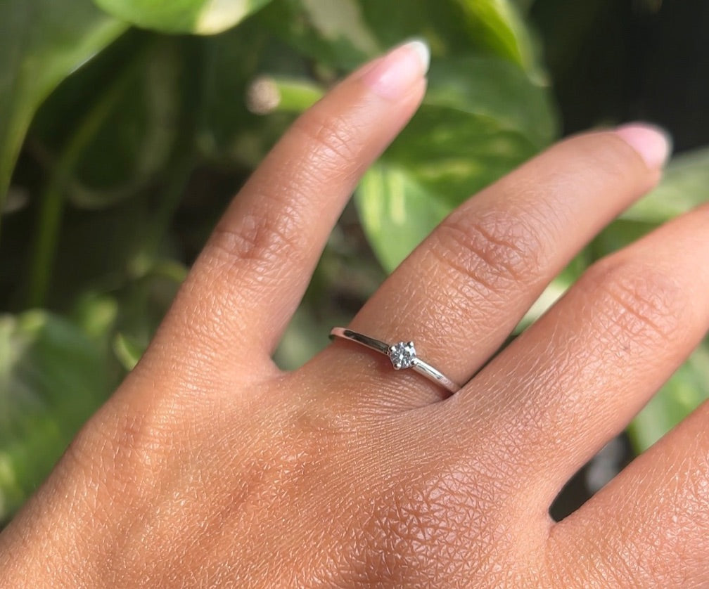 Minimal 3mm single stone ring in pure silver