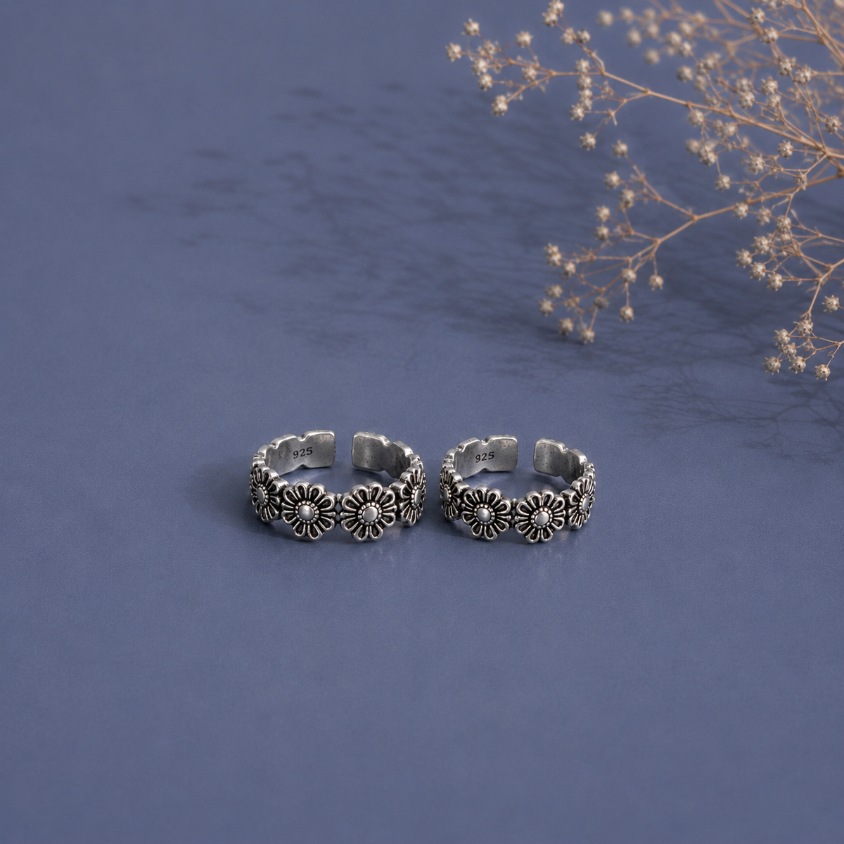 Handmade flower motif toe rings in pure silver (one pair)