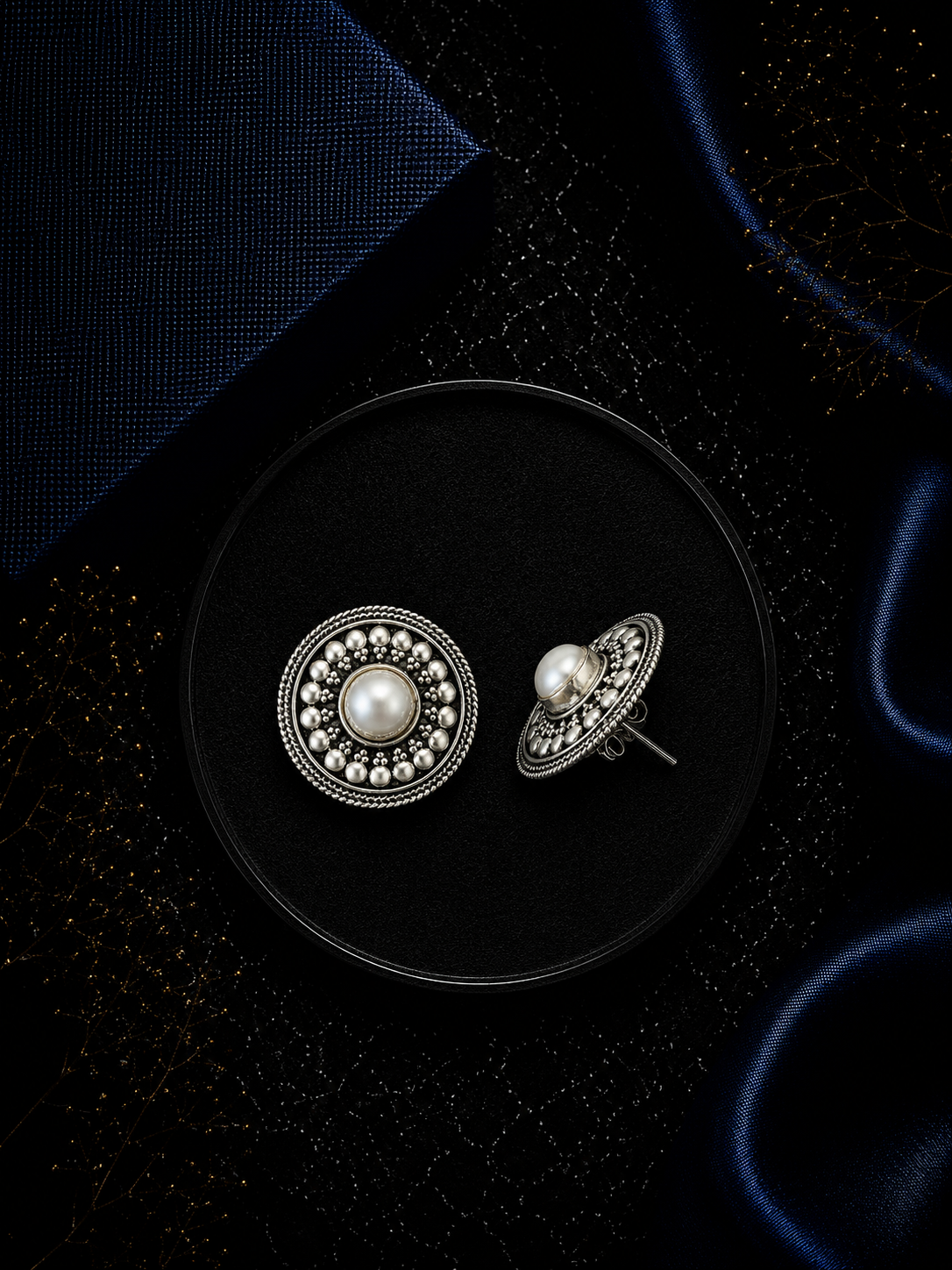 2.1 cm diameter carving rava work studs with a pearl center in pure silver