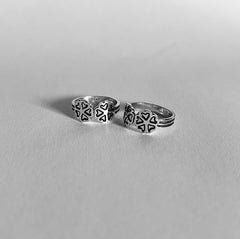 Twin flower enamel adjustable band toe ring in pure silver
