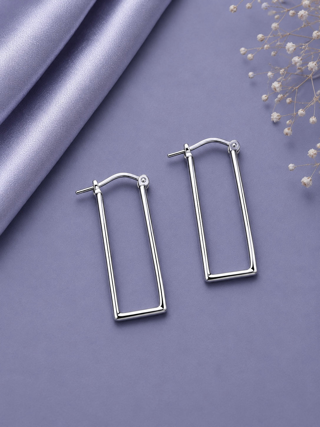 Sleek rectangle balis in pure silver