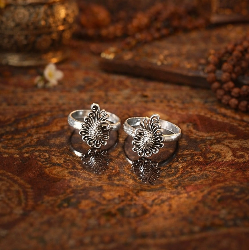Peacock pattern toe ring in pure silver (one pair)