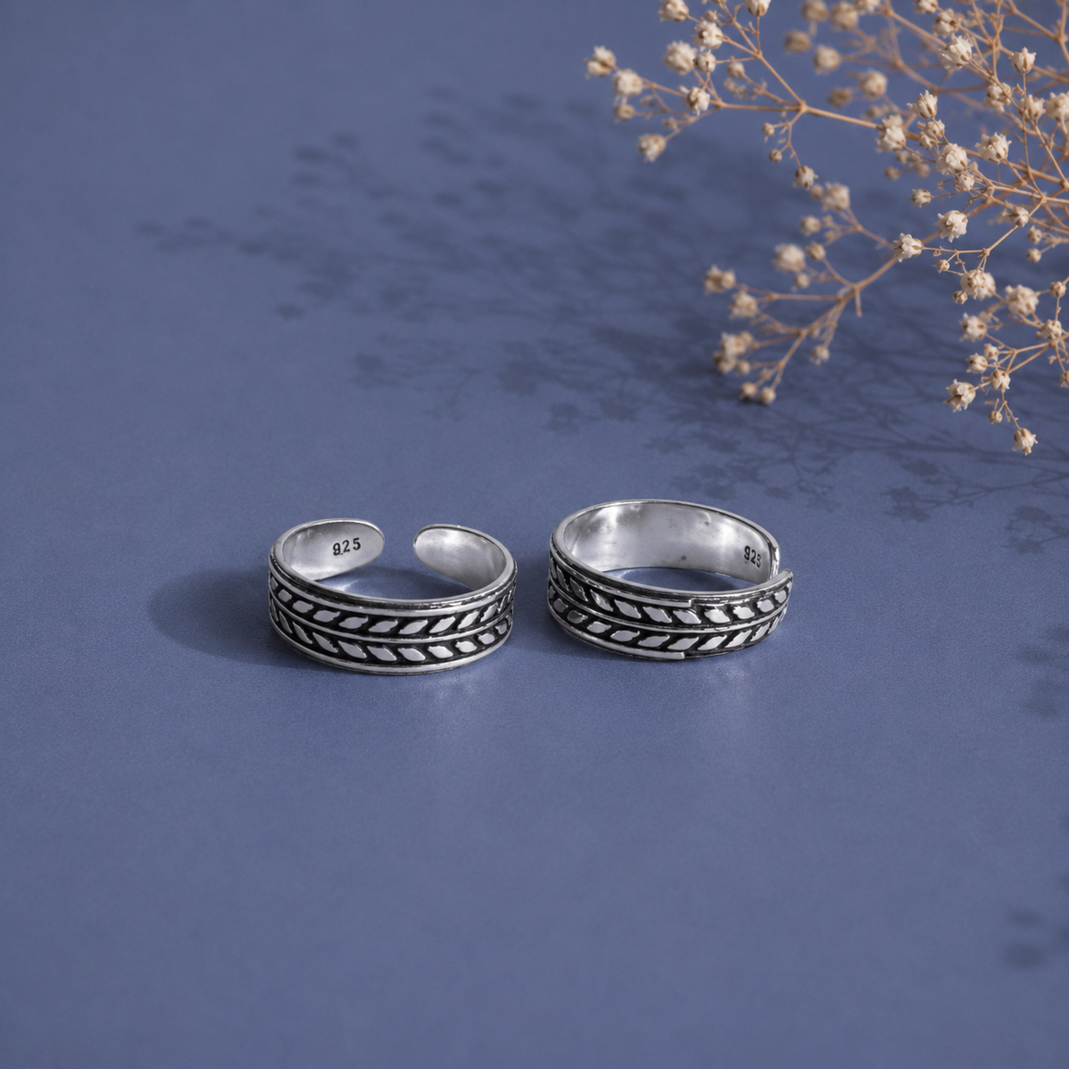 Leaf pattern carving work toe ring in pure silver (one pair)