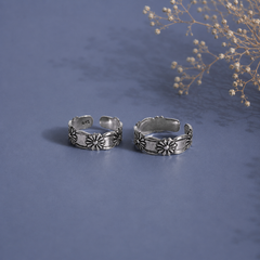 Flowers with gap pattern adjustable toe ring in pure silver