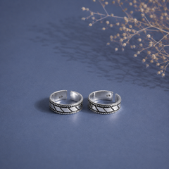 Slant cut pattern geometric toe ring in pure silver (one pair)