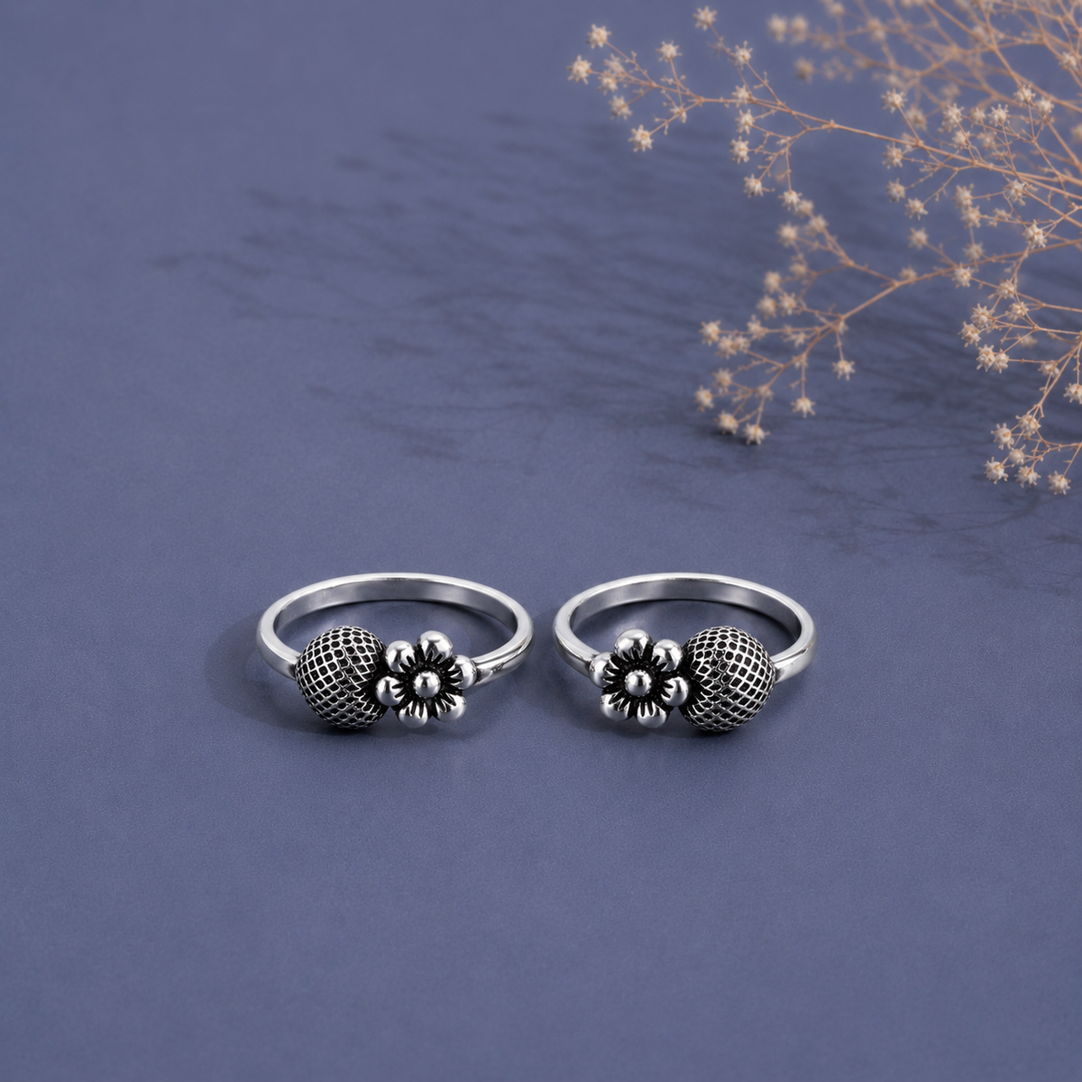 Flower and heart toe ring in pure silver (one pair)
