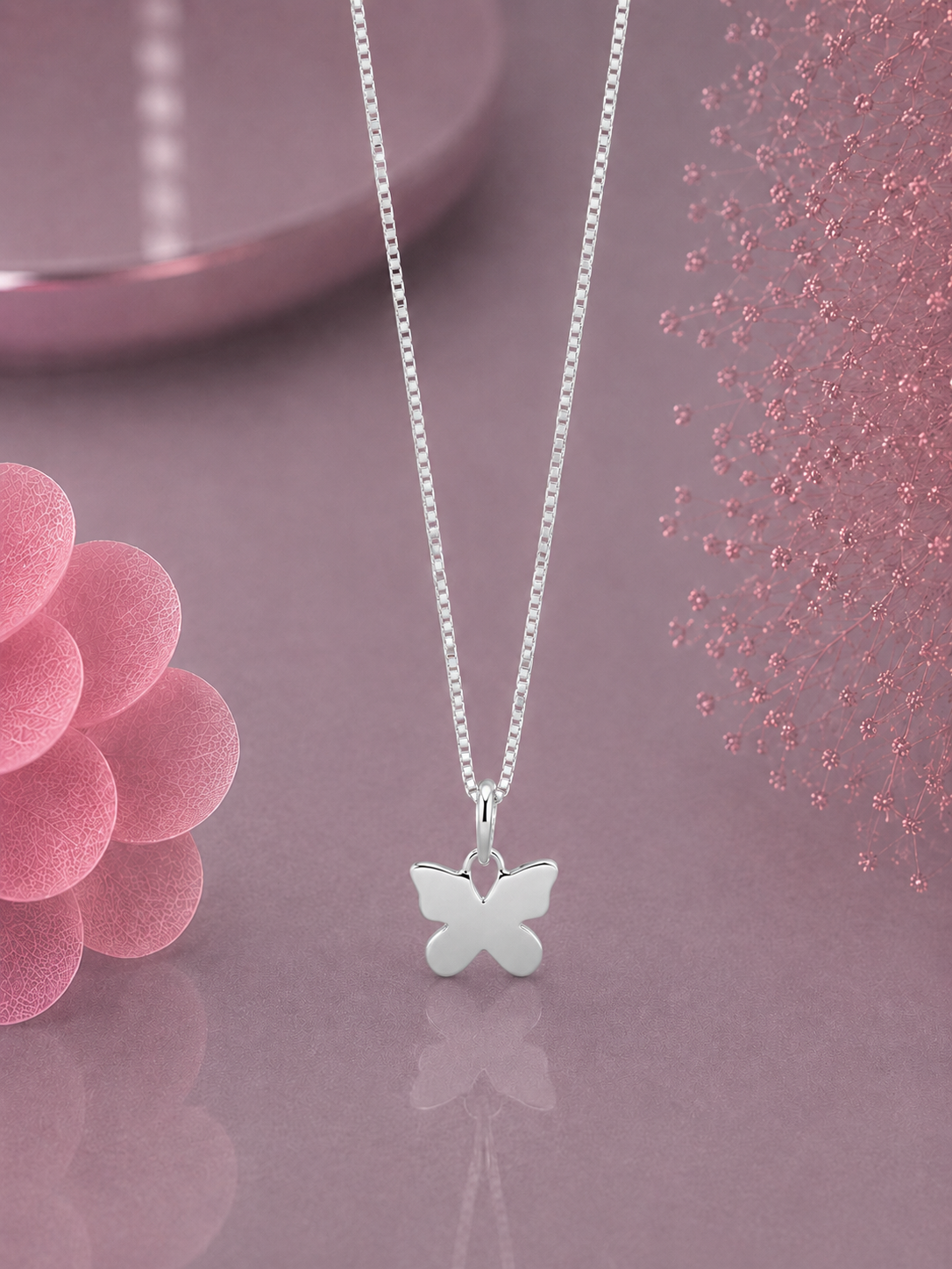 Flat butterfly pendant with an 18'' chain in pure silver