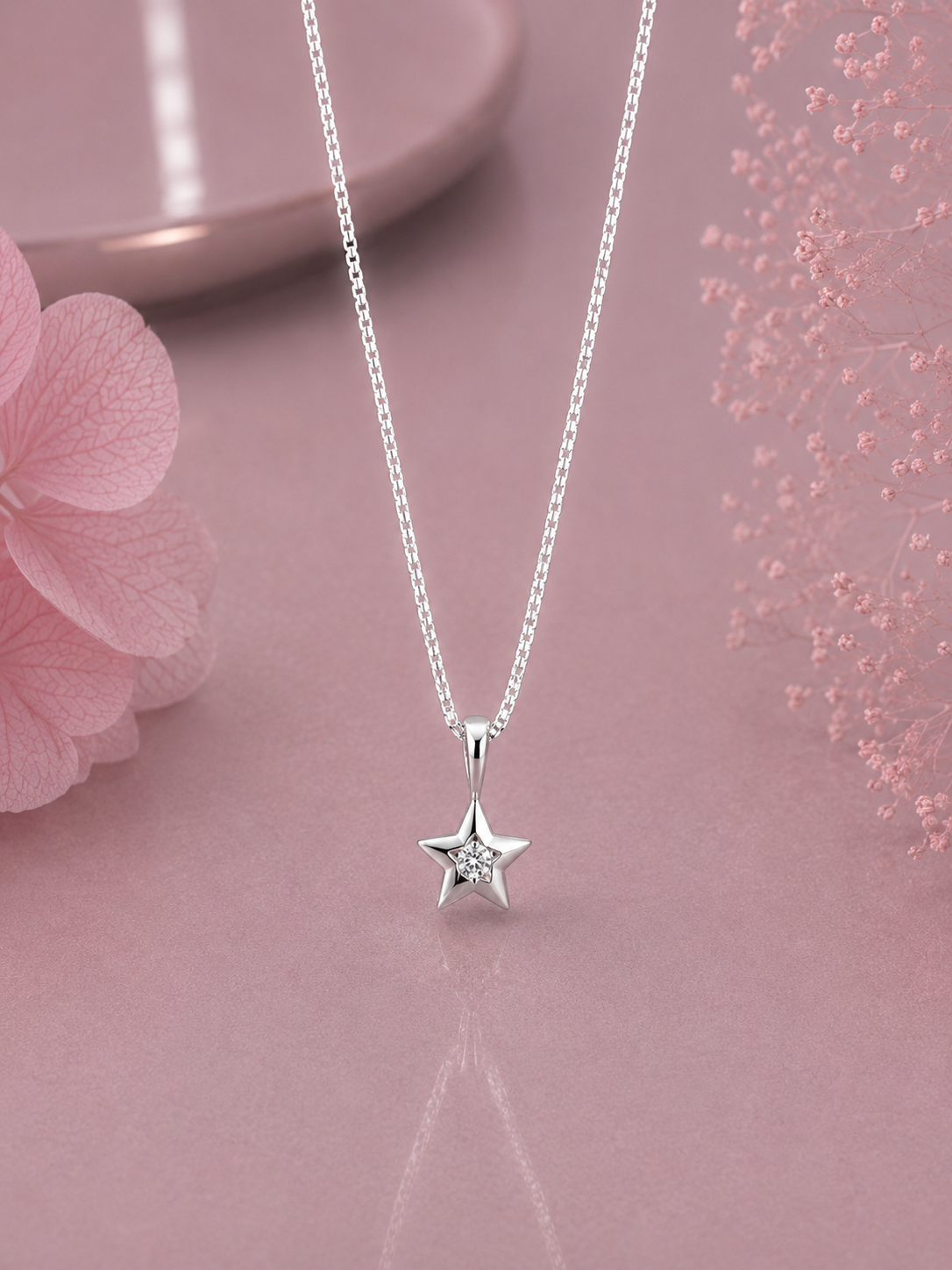 Single cz stone star pendant with an 18'' chain in pure silver
