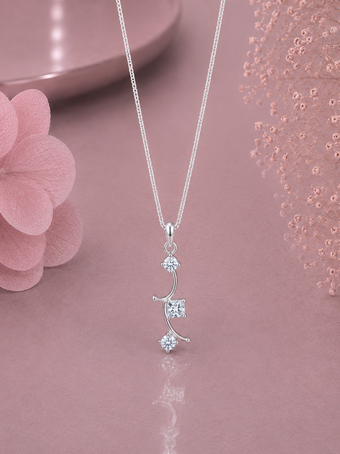 3 small stone pendant with an 18'' chain in pure silver