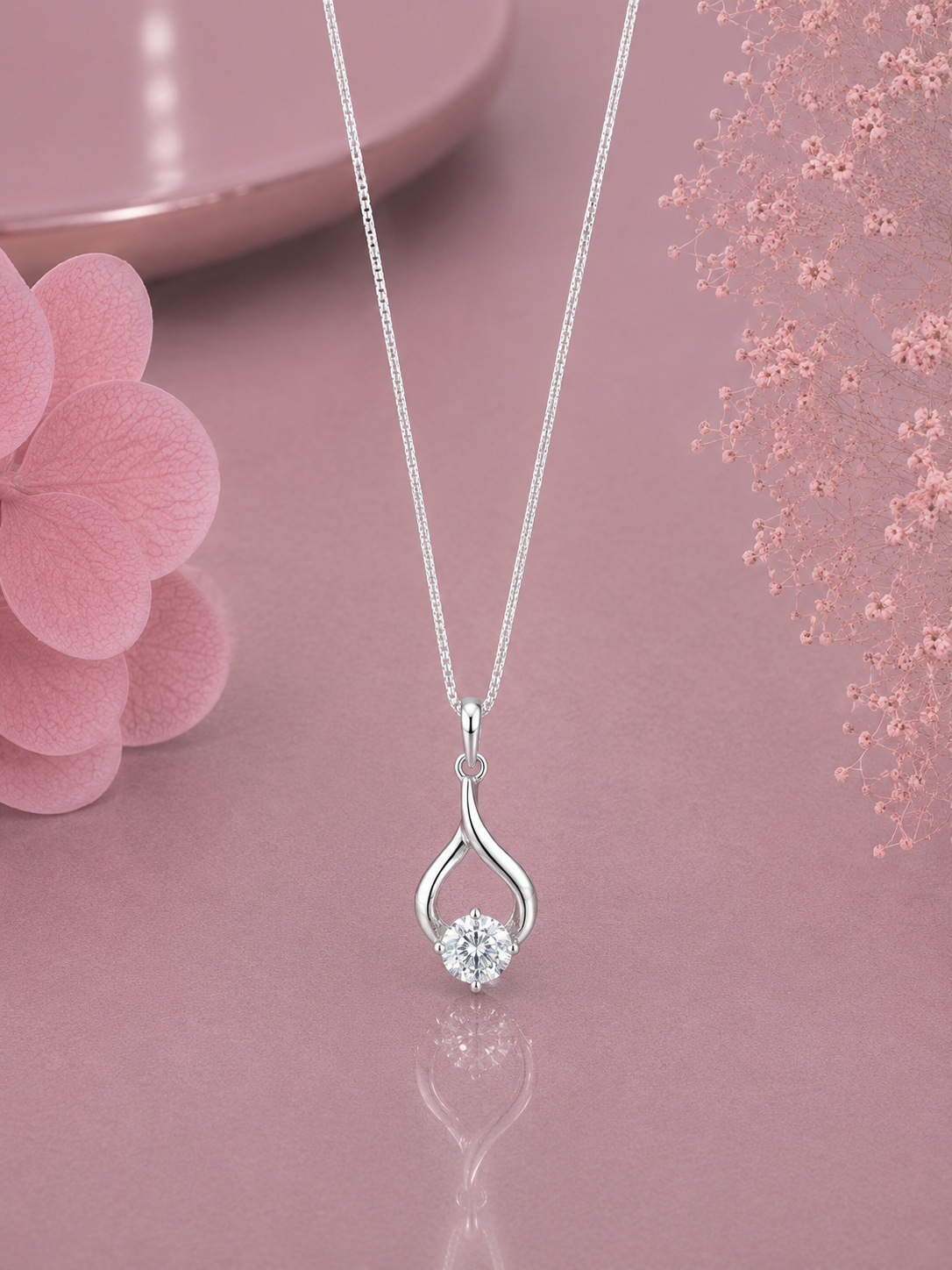 6mm single cz stone flame pattern pendant and an 18’’ chain in pure silver