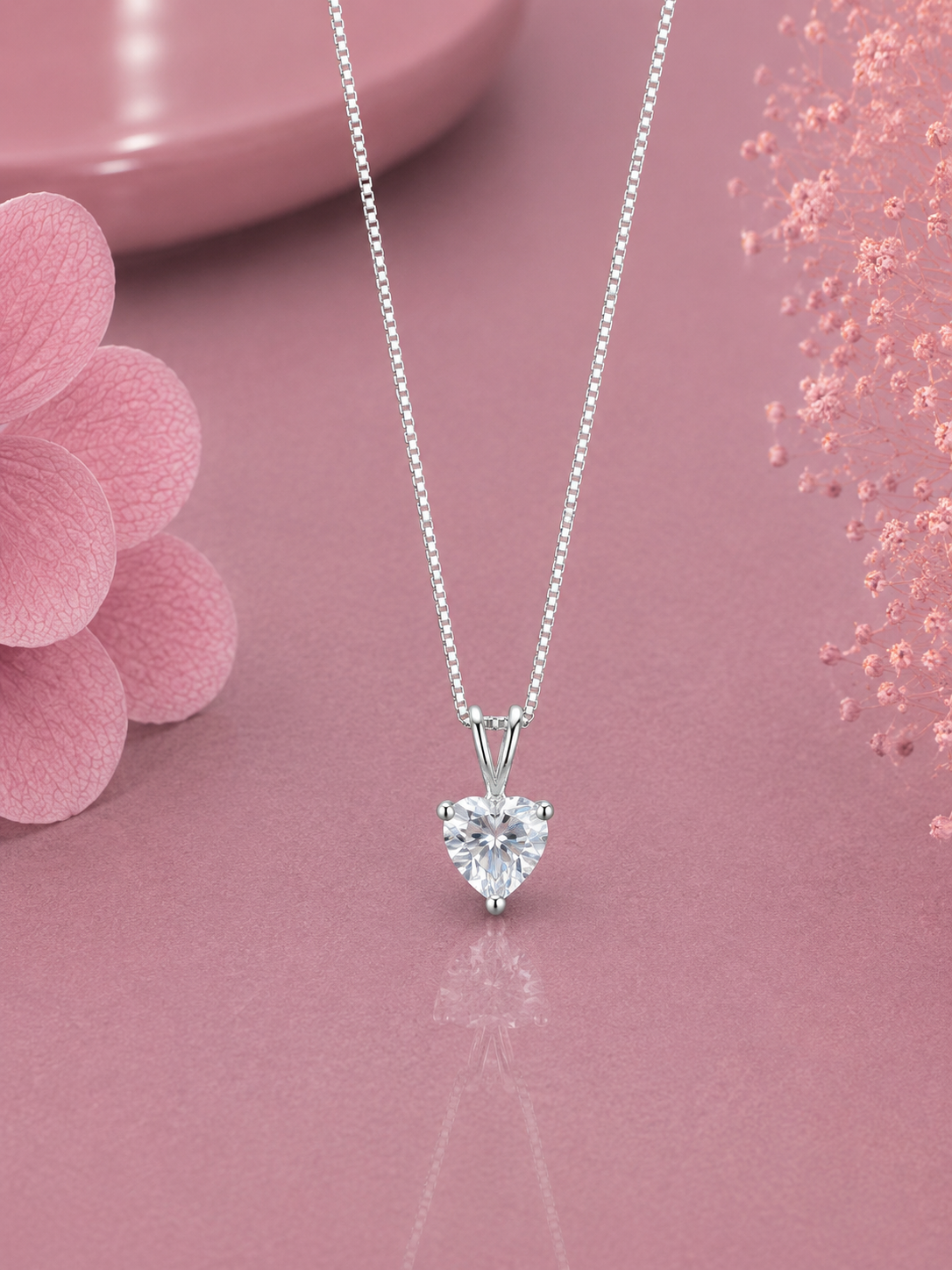 Pear shape cz stone pendant with an 18'' chain in pure silver