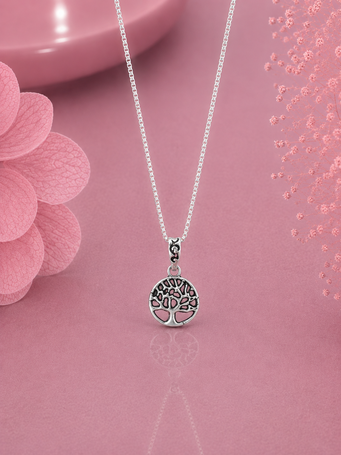 1 cm diameter Tree of Life pendant with an 18'' chain in pure silver
