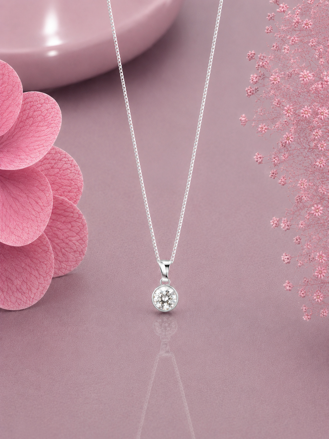 9mm diameter cz stone pendant with an 18'' chain in pure silver