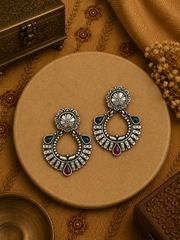 Geometric pattern kemp stone antique finish earrings in pure silver