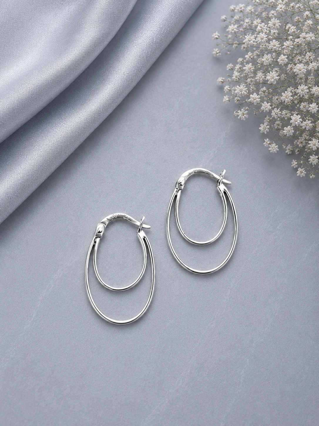 Thin wire oval balis in pure silver