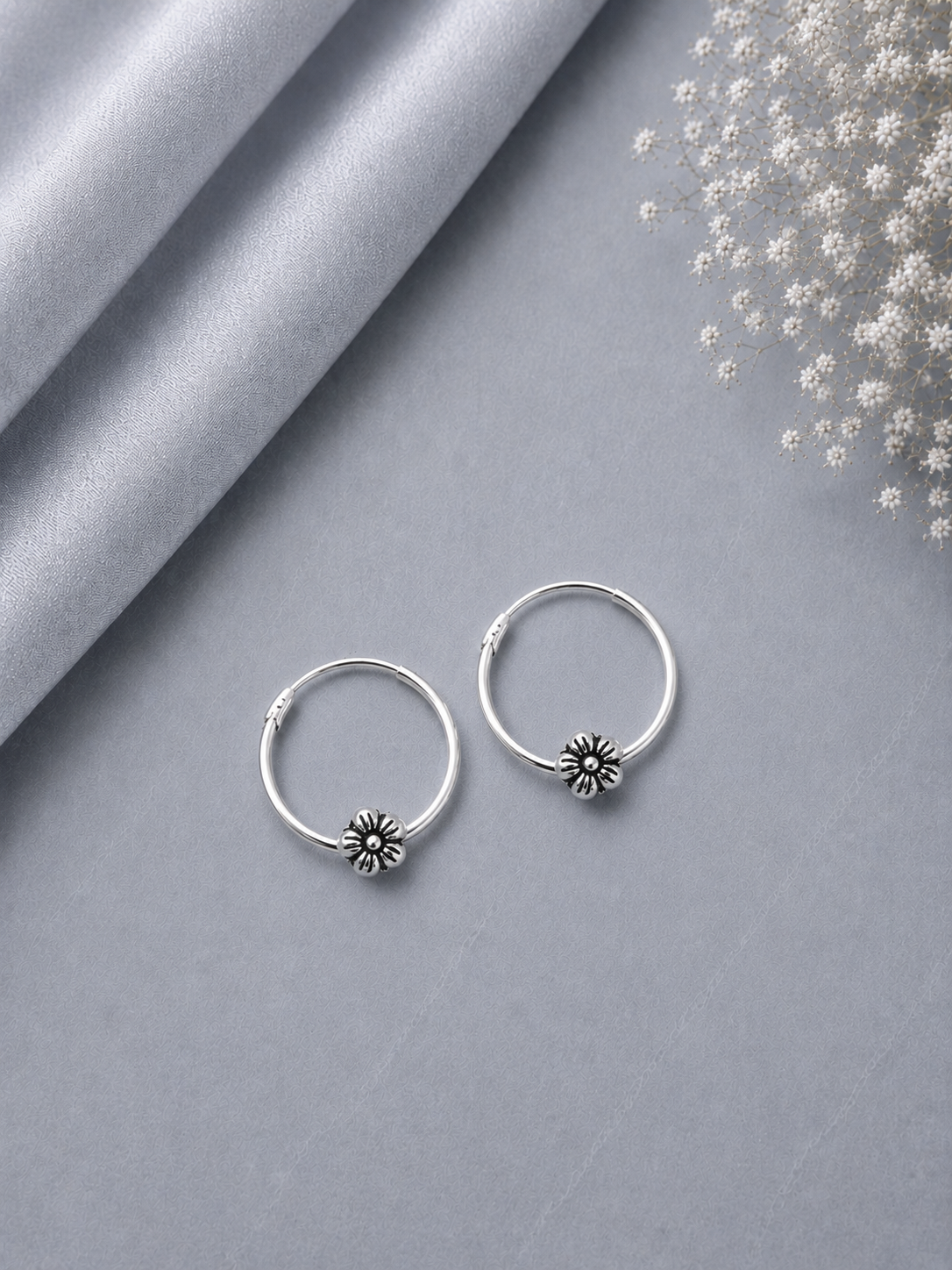 2cm diameter thin balis with flower bead in pure silver