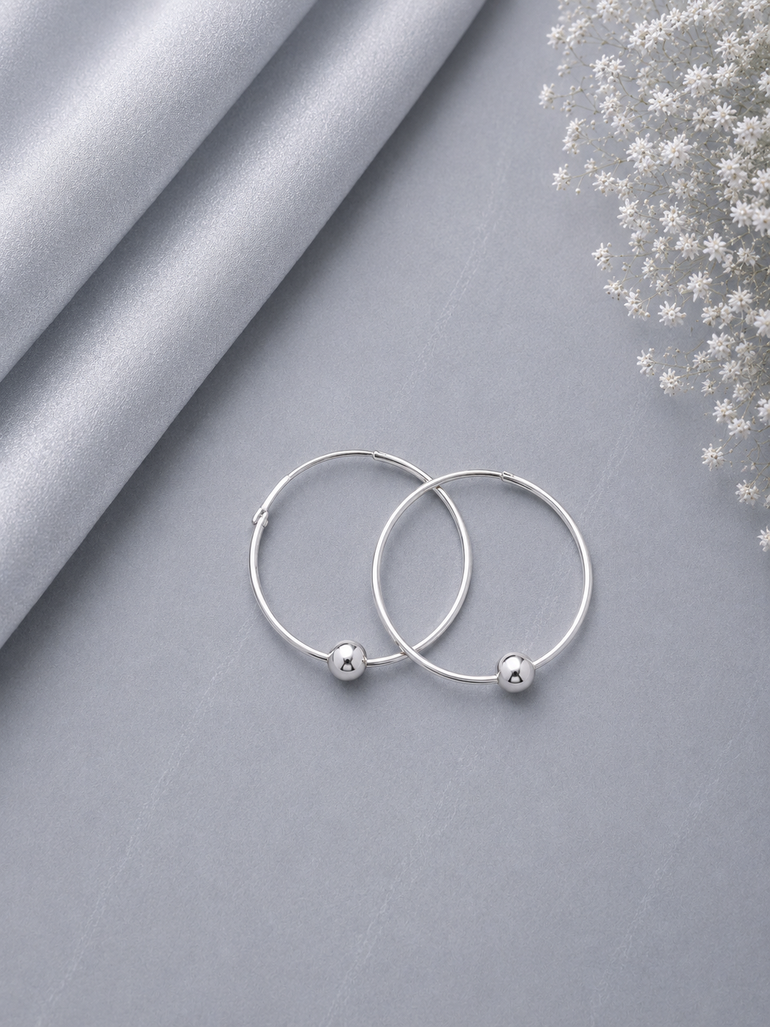 2.5 cm thin balis with round  beads in pure silver