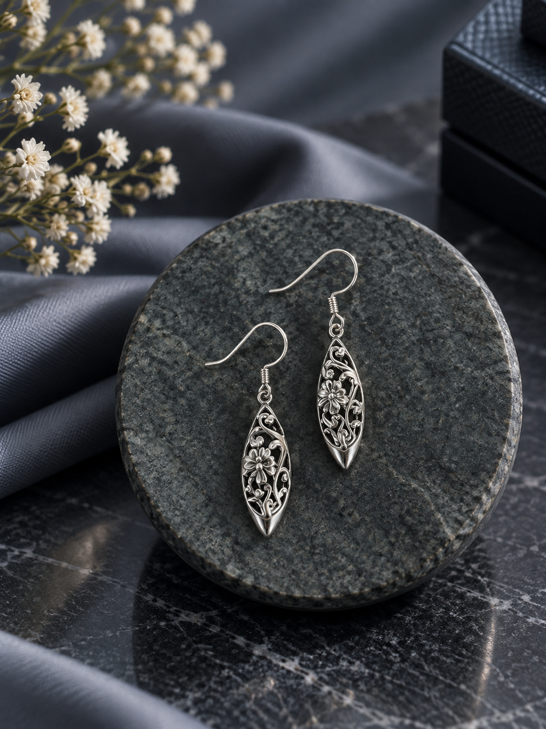 Filigree work (both sides) earrings in pure silver