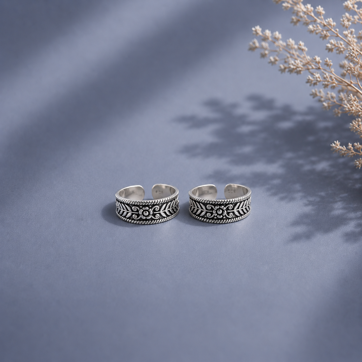 Arrow paisley carving work adjustable toe ring in pure silver (one pair)