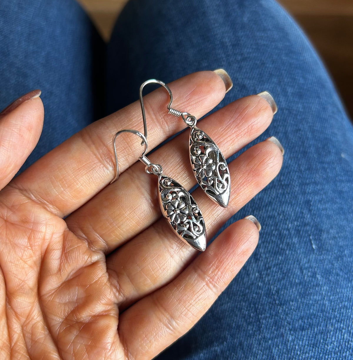 Filigree work (both sides) earrings in pure silver