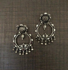 Trendy antique finish kemp stone earrings in pure silver
